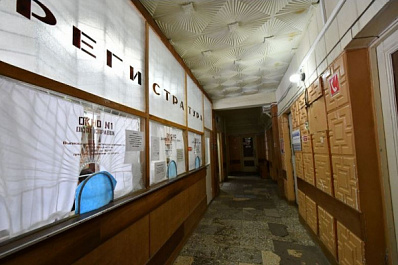 Дмитрий Азаров поручил провести ремонт Алексеевской поликлиники в этом году