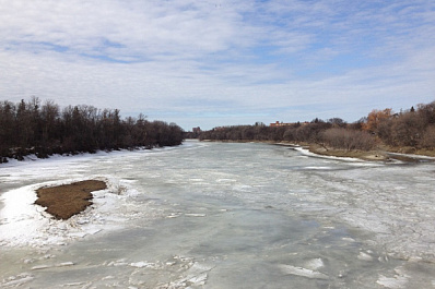Самарцев предупредили об опасности выхода на тонкий лед