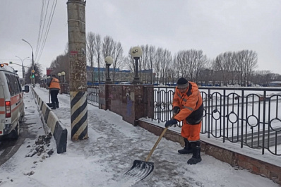 Аномальная погода овладела Тольятти: как борются с последствиями снегопада в городе