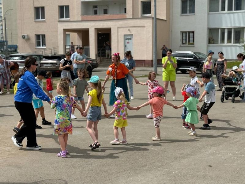 "Золотой стандарт" поддержки многодетных семей и создание условий для улучшения демографии: "Единая Россия" представила инициативы по развитию семейной политики