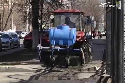 В Самаре городские службы приступили к влажной уборке дорог и тротуаров