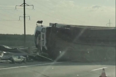 На трассе между Самарой и Тольятти 24 августа опрокинулся грузовик