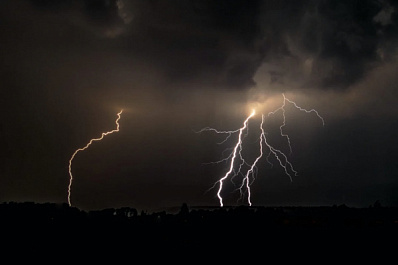 В ближайшие часы в Самарской области ожидаются гроза и шквалистый ветер