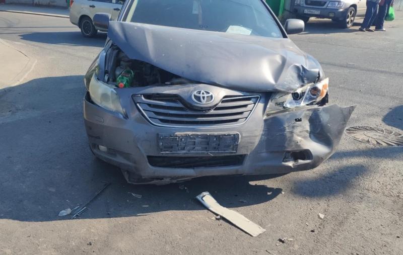 В Самаре женщина на Lexus не пропустила на перекрестке Toyota: пострадала 9-летняя девочка