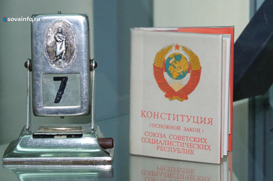 В Самаре на выставке к 100-летию СССР показали редкие афиши, фотоальбомы, значки и марки