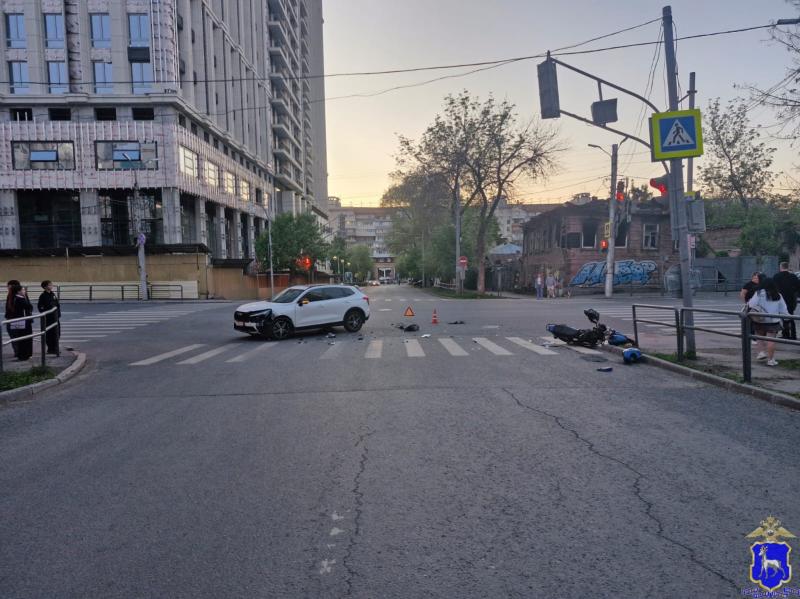 Два подростка на одном самокате попали под колеса "Калины" в Самаре