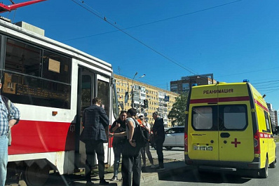 В Самаре в утренний час пик из-за падения пассажира встали трамваи на проспекте Ленина