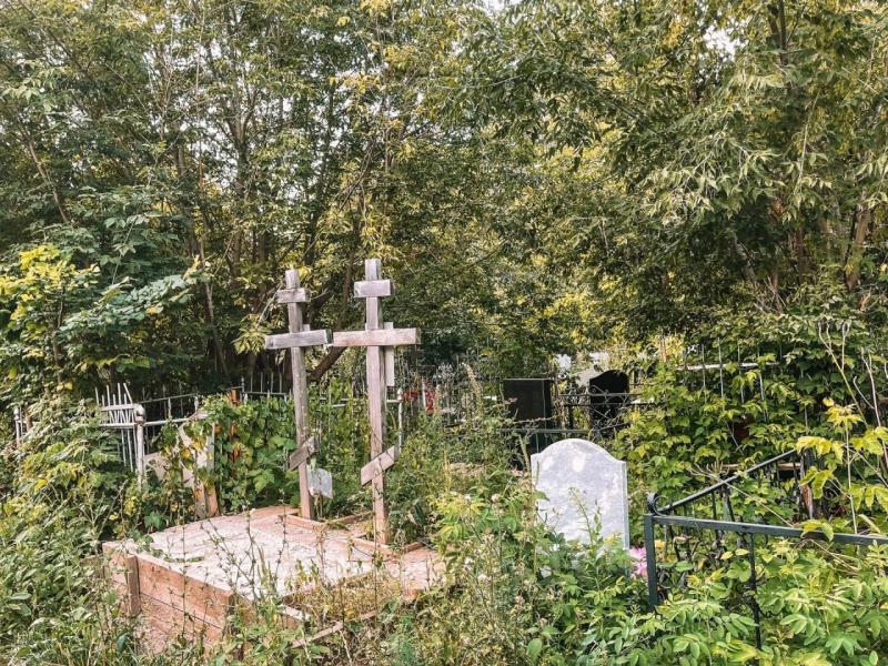Нужно ли ходить на кладбище в Пасху: мнение протоиерея