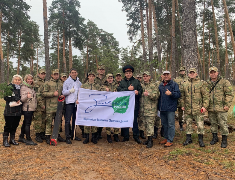 Тольяттинцы убрались в экопарке "Шлюзовой"