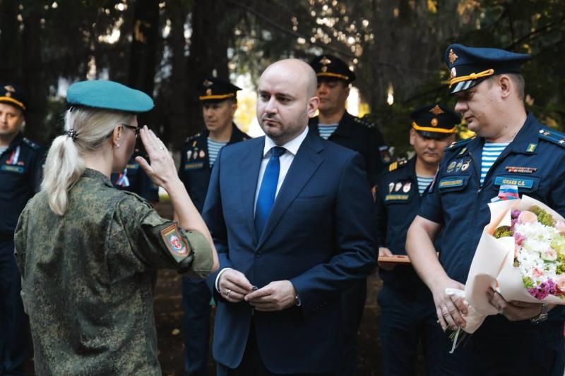 Самарский губернатор передал дроны на передовую и наградил бойцов спецназа