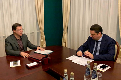 Губернатор Дмитрий Азаров провел встречу с председателем облизбиркома Вадимом Михеевым