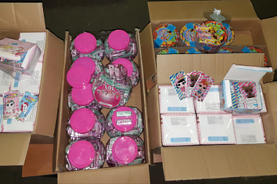 Самарские таможенники перед Новым годом задержали грузовик с контрафактными сладостями