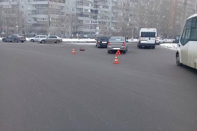 В Тольятти в стоящую после ДТП Калину врезался пенсионер на Логане