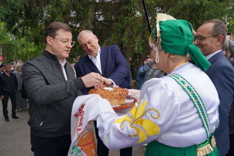 Дмитрий Азаров поздравил Сергиевск с 320-летием на главной площади села