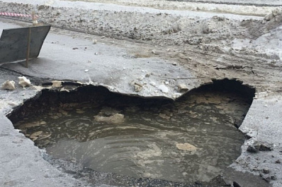 Из-за провала асфальта в Самаре перекрыли одну из улиц