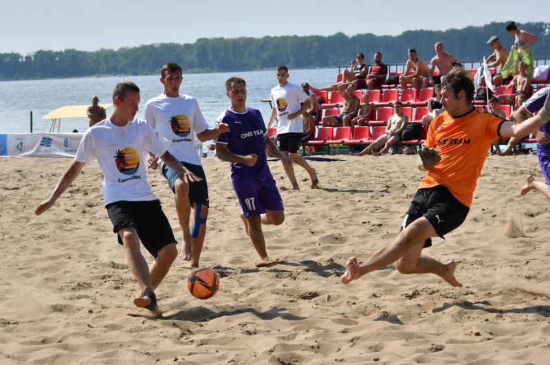 Увязли в песке: промежуточные итоги выступления самарских команд на чемпионате страны по пляжному футболу