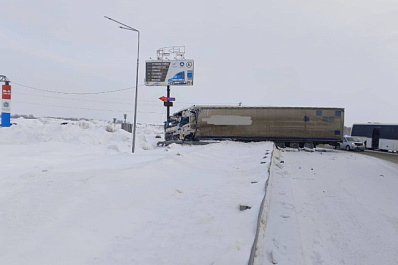В Самарской области при столкновения автобуса и грузовика на трассе М5 пострадали три человека
