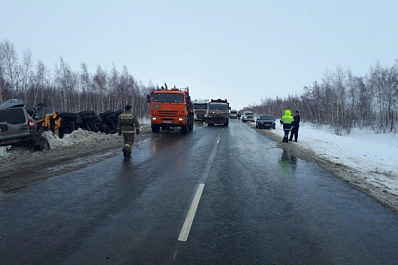 Женщина за рулем внедорожника погибла в ДТП на трассе в Самарской области