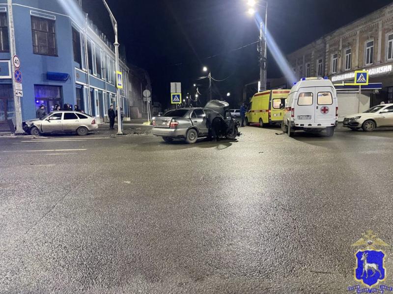 Четверо пострадавших: в Сызрани 23 ноября столкнулись "Ниссан" и "Приора"