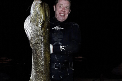 Житель Самары выиграл подводную битву с речным "крокодилом" 