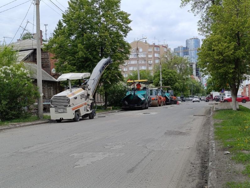 В Самаре на ул. Зои Космодемьянской приступили к укладке верхнего слоя асфальта