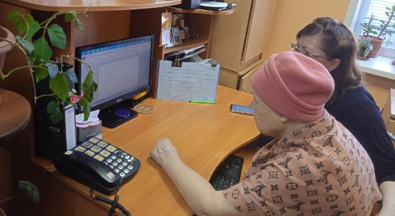 Пенсионеры Ставропольского района получают уроки компьютерной грамотности 