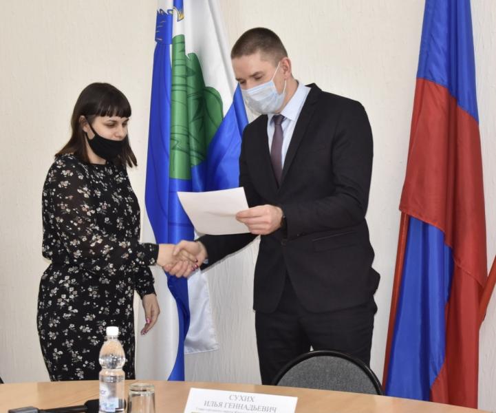 Молодым семьям из Жигулевска вручили жилищные сертификаты