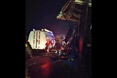 Две фуры столкнулись лоб в лоб на трассе М5