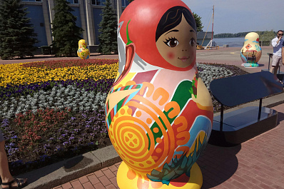 Матрешки Бразилии и Мексики появились на набережной в Самаре