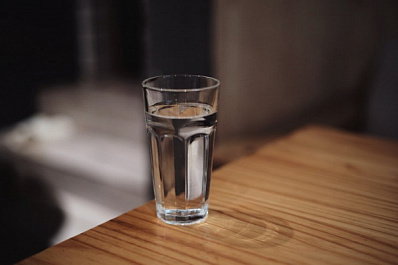 Норма - 10 стаканов: почему нужно выпивать столько воды каждый день для здоровья