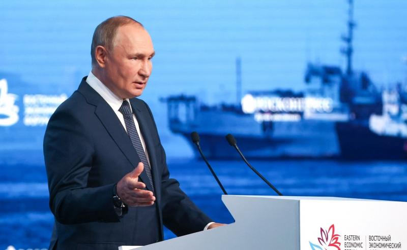 Путин предупредил Запад о последствиях в случае введения потолка цен на российские нефть и газ