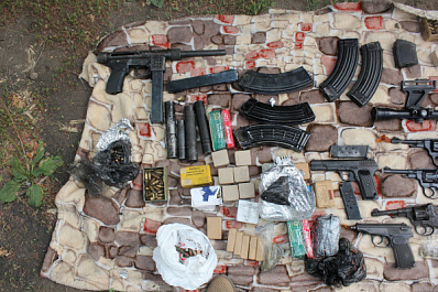 Сотрудники ФСБ нашли крупный тайник с оружием в Самарской области