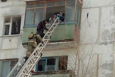 В Чапаевске росгвардейцы спасли мать с детьми от гибели в пожаре