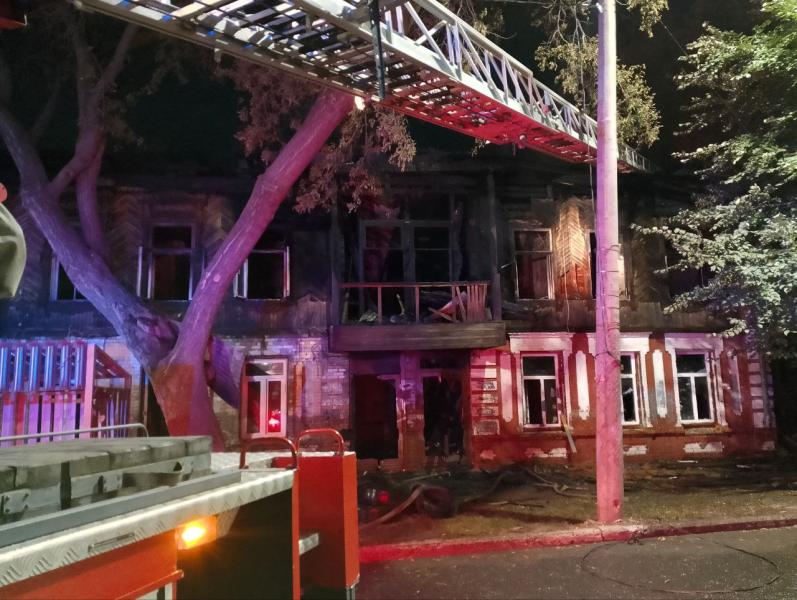 В Самаре на улице Садовой горят расселенные дома