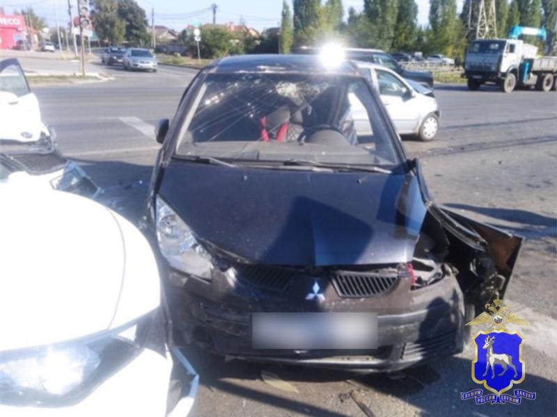 В Тольятти 89-летний водитель иномарки спровоцировал массовое ДТП на перекрестке