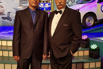 Самарец подарил Леониду Якубовичу букет лещей