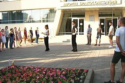 В самарском ЗАГСе дали мастер-класс по свадебному вальсу