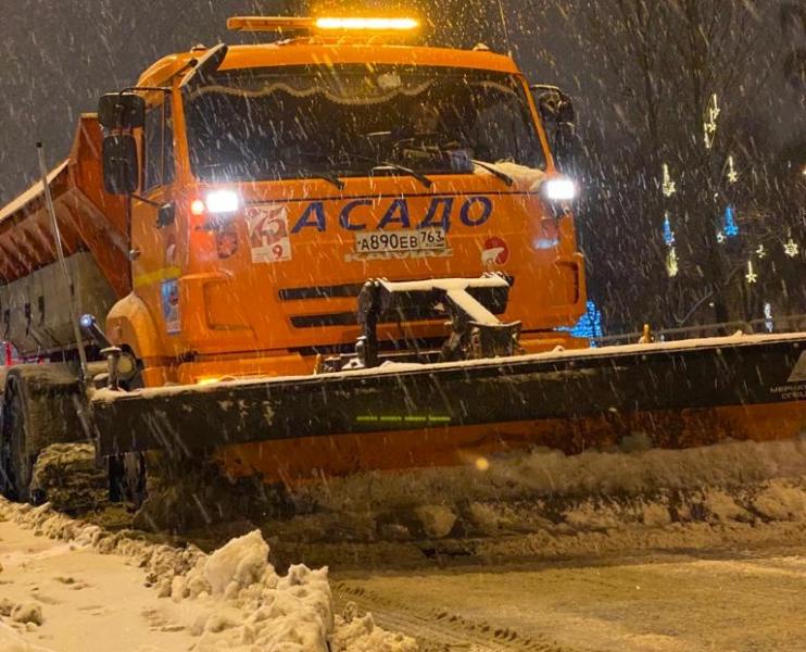 Более 2,5 тыс. тонн снега вывезли за ночь с основных дорог Самары
