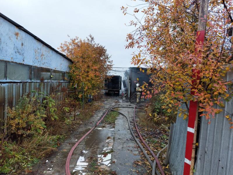 В Ставропольском районе 31 человек тушат частный дом на 200 "квадратов"