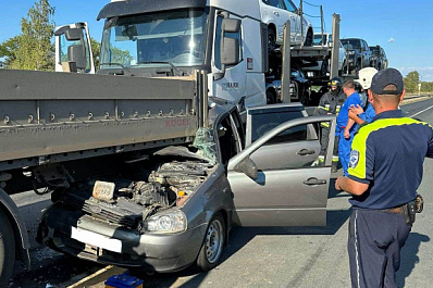 В Самарской области спасли водителя "Калины", зажатой двумя фурами