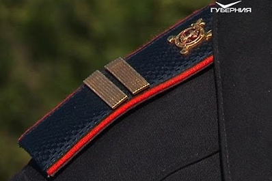 Полицейский из Самарской области вынес женщину из горящего дома