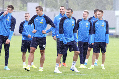 "Крылья Советов" готовятся к матчу с "Динамо" без Комбарова и Бурлака