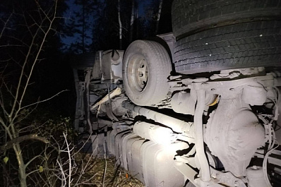 Пострадал человек: в Самарской области 1 октября на трассе столкнулись две фуры