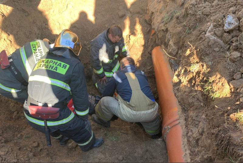 В Новосибирской области рабочий погиб под завалами грунта в траншее