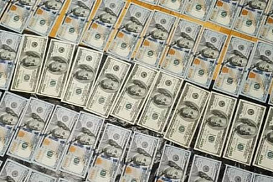 В Тольятти мужчина украл у подруги несколько тысяч долларов