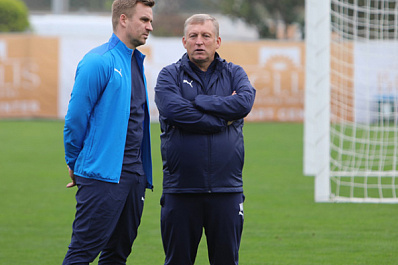 Главного тренера и спортивного директора "Крыльев Советов" наградили знаком "За труд во имя земли Самарской"