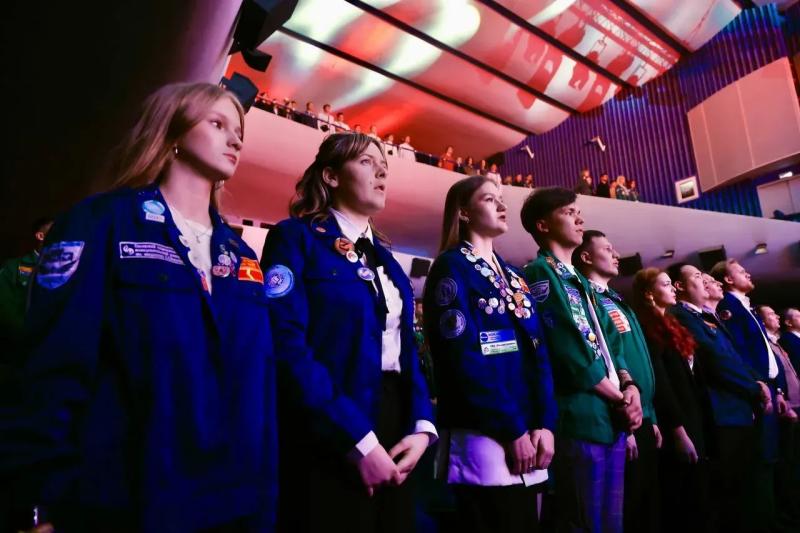 В Самаре губернатор Федорищев поздравил студотряды с закрытием III трудового семестра