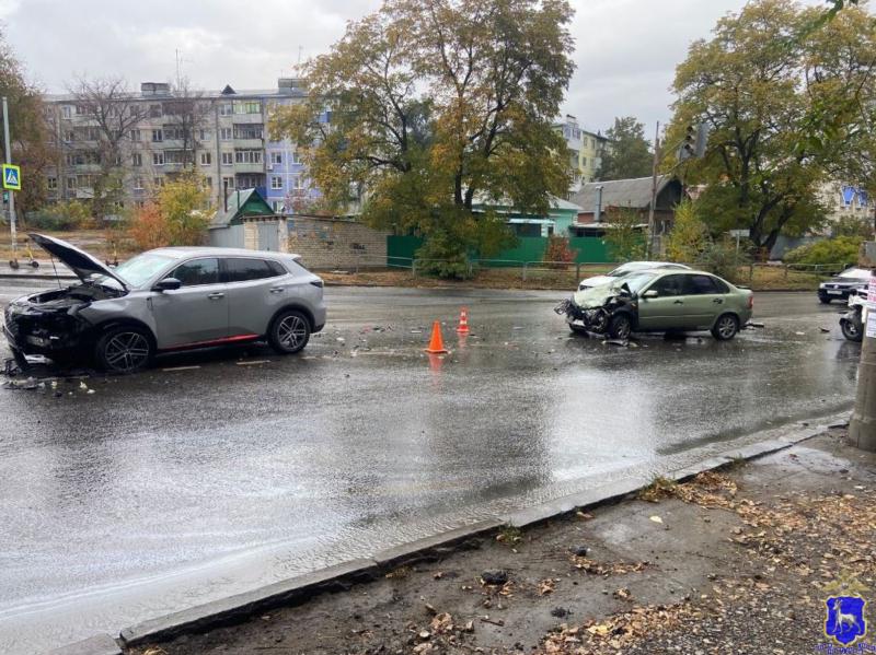 В Самаре в массовой аварии на улице Промышленности пострадали люди 16 октября