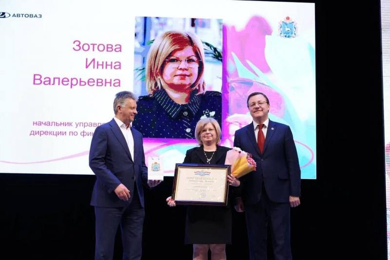 Губернатор Самарской области Дмитрий Азаров поздравил жительниц Тольятти и Сызрани с наступающим Международным женским днем