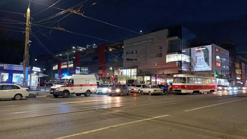 В Самаре на перекрестке улиц Авроры и Аэродромной столкнулись "Гранта" и "пятерка"